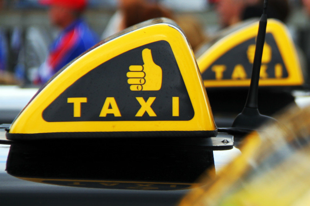 Таксист в Лиде принял роды у пассажирки