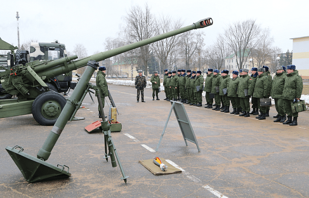 Построение и смотр в белорусской военной части