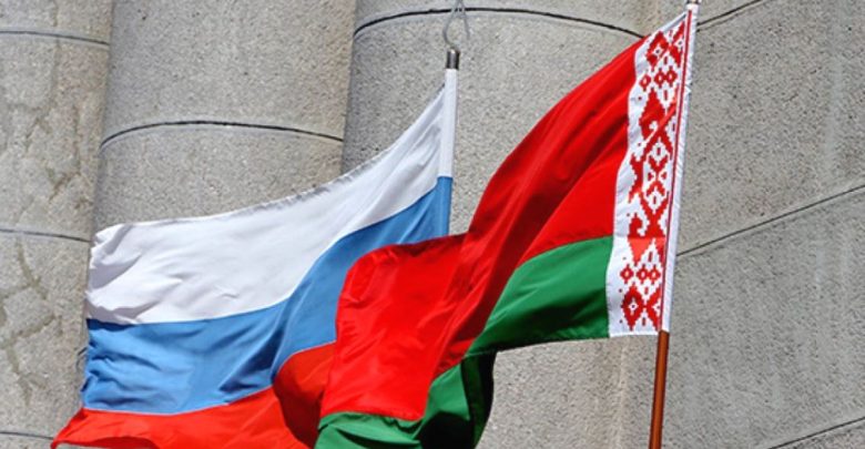 флаги Беларуси и России