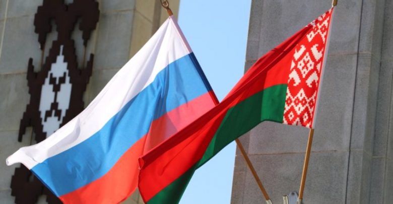 флаги Беларуси и России
