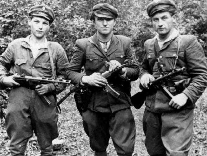 Карательные отряды — как «соседи» помогали немцам уничтожать белорусов 1