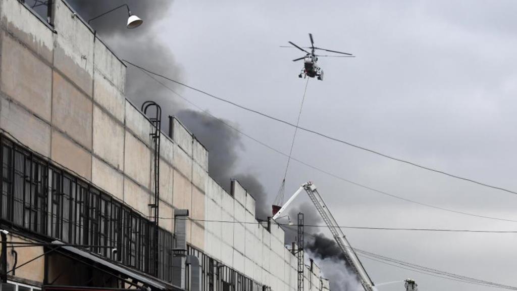 Крупный пожар на складе тканей в Москве полностью потушили