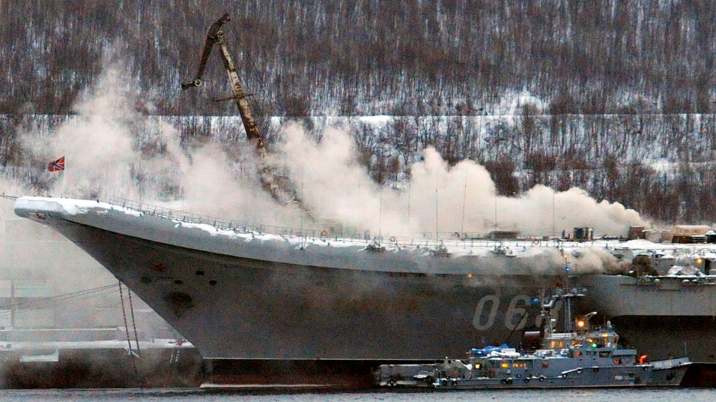 Пожар на крейсере «Адмирал Кузнецов» потушили