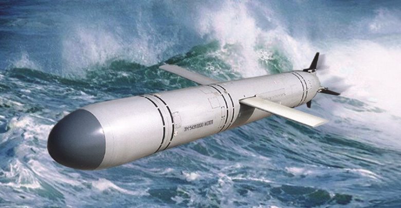 Крылатая ракета калибр в полёте над морем
