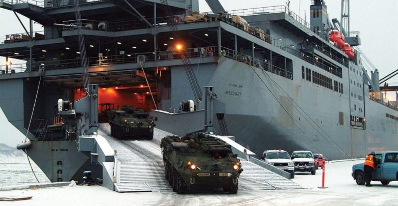 Разгрузка военной техники