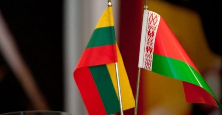 Флаги Беларуси и Литвы