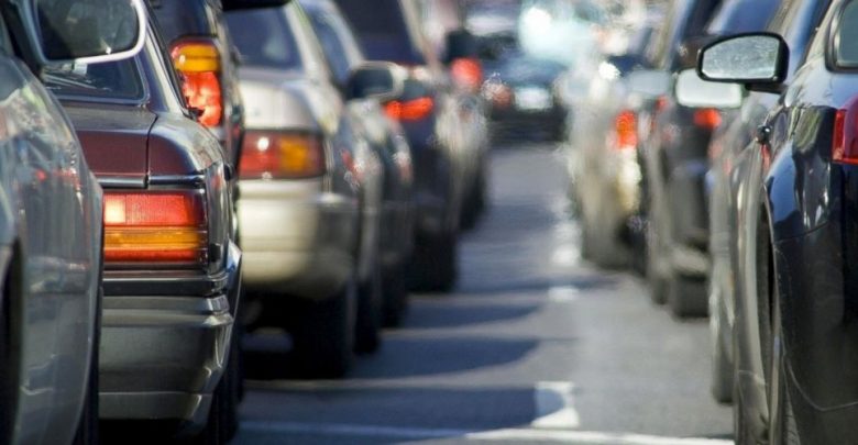 Автомобили стоящие в пробке