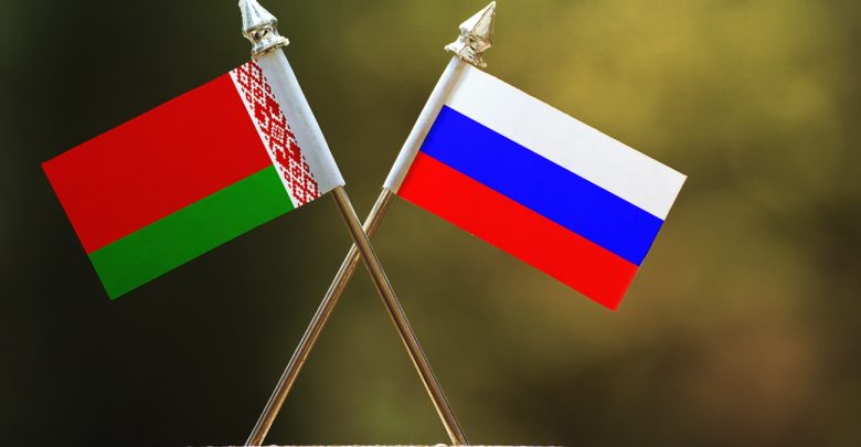 флаги Беларуси и России