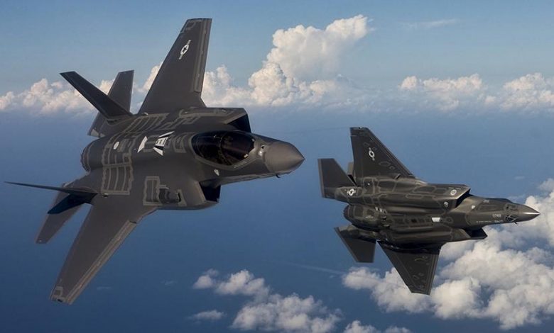 Самолёты F-35 в воздухе