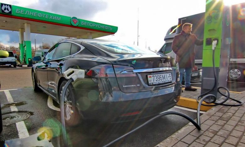 Зарядка электромобиля на сети заправок Белнефтехим