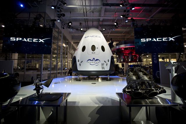 Шатл NASA Crew Dragon