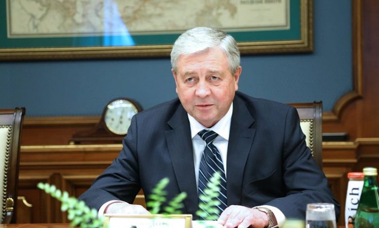 Посол Беларуси в России Семашко на рабочем месте