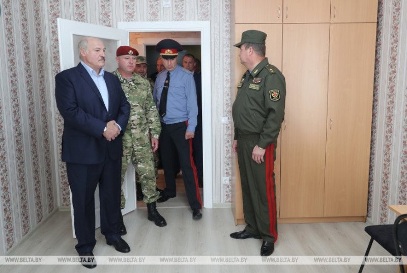 президент Беларуси Александр Лукашенко 28 июля 2020 года посетил группу спецназа в Уручье