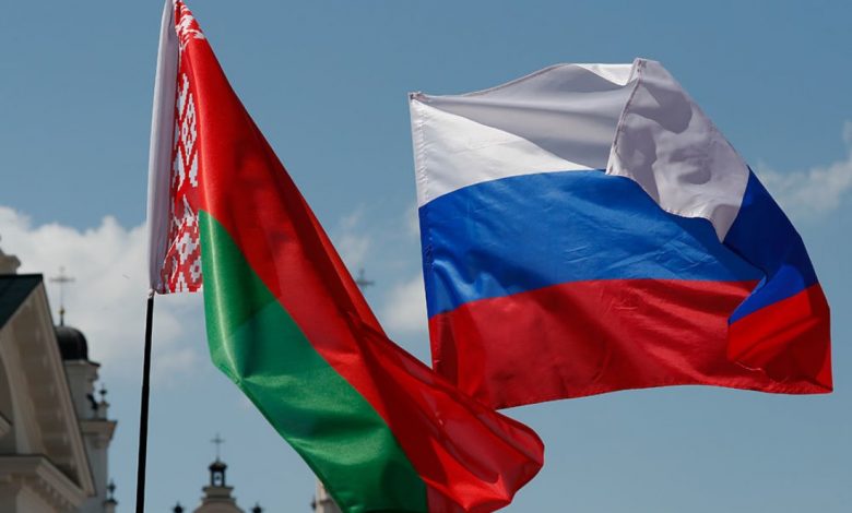 флаги Беларуси и России