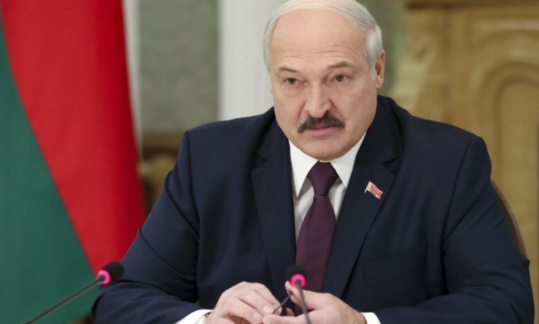 Лукашенко требует защитить учителей от всяких нападок Лукашенко требует защитить учителей от всяких нападок