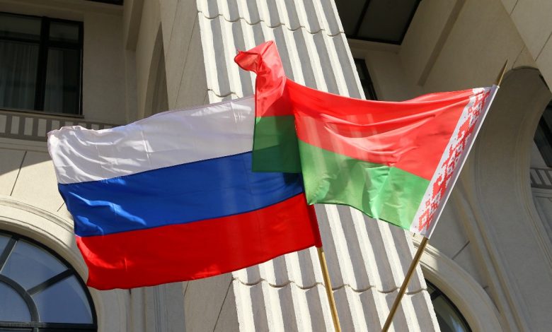 Песков назвал чушью слухи о слиянии Беларуси и России Песков назвал чушью слухи о слиянии Беларуси и России
