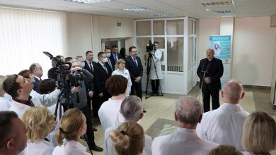 Александр Лукашенко 12 марта пообщался с сотрудниками районной больницы в Молодечно