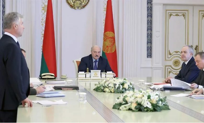 Лукашенко потребовал разобраться с иностранными фондами