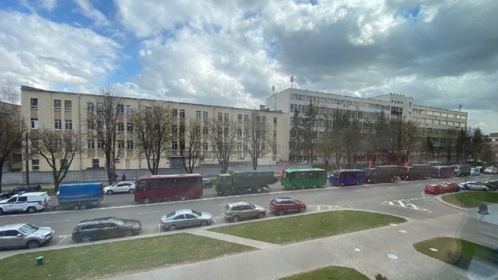 В центре Минска концентрируются силовики со спецтехникой