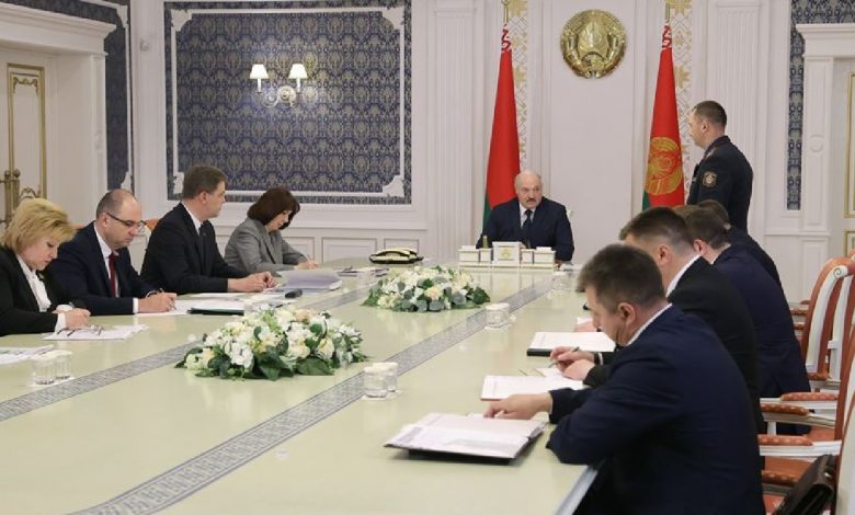 Лукашенко высказался о массовых мероприятиях Лукашенко высказался о массовых мероприятиях