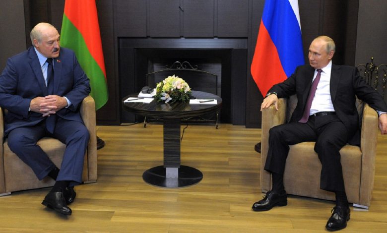 Лукашенко и Путин общаются в неформальной обстановке
