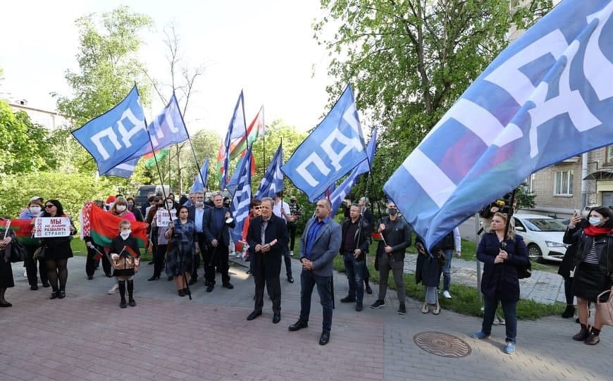 Митинг ФПБ у посольства Латвии в Минске