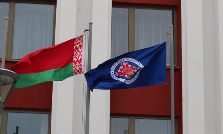 флаг МИД Беларуси и флаг Беларуси