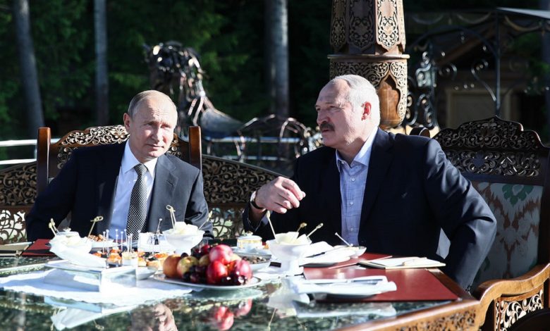 Путин поздравил Лукашенко с Днем независимости Беларуси