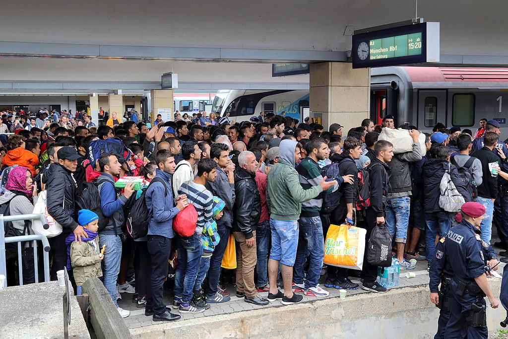 C:\Users\user\Desktop\Wien_-_Westbahnhof,_Migranten_am_5_Sep_2015.jpg