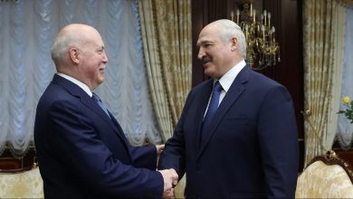 Лукашенко поздравил Мезенцева с Днем рождения