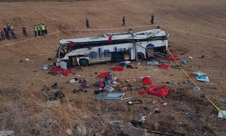 Пассажирский автобус попал в аварию в Турции