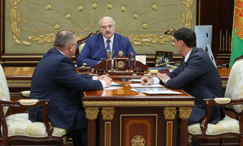 Александр Лукашенко 19 августа 2021 года провел встречу с Министром по налогам и сборам Сергеем Наливайко и Председателем Комитета государственного контроля Василием Герасимовым