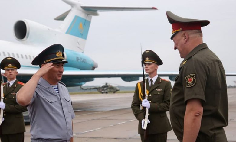 начальник Генштаба ВС Казахстана Мурат Бектанов прибыл в Беларусь с официальным визитом