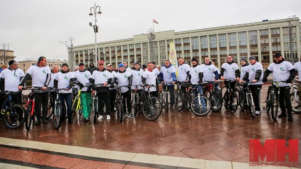 День без автомобиля начался в Минске с масштабного велопробега