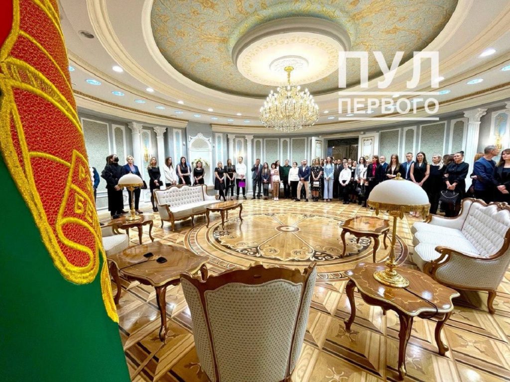 Участницы Мисс Беларусь-2021 побывали во Дворце Независимости
