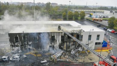 В Милане частный самолет врезался в дом