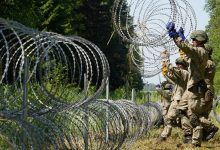Моравецкий: Польша строит забор для защиты от Лукашенко и Путина