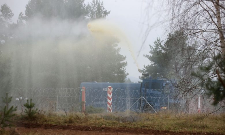 Польские силовики использовали химическую смесь в водомётах против беженцев 1