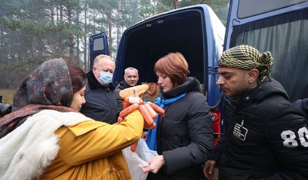 В лагерь беженцев доставили очередную партию гуманитарной помощи