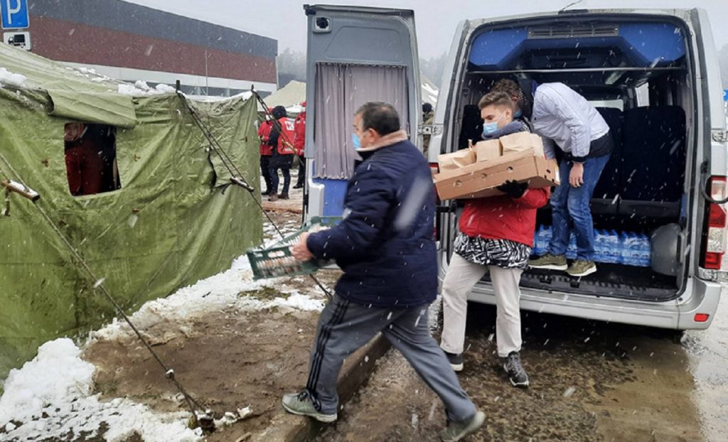 БГУ направил гуманитарную помощь беженцам на белорусско-польской границе