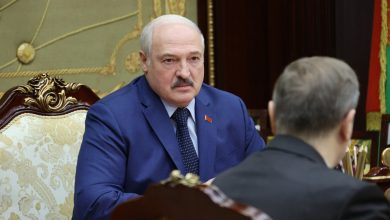 Александр Лукашенко 22 ноября 2021 года принял с докладом председателя Гродненского облисполкома Владимира Караника и помощника Президента - инспектора по Гродненской области Юрия Караева