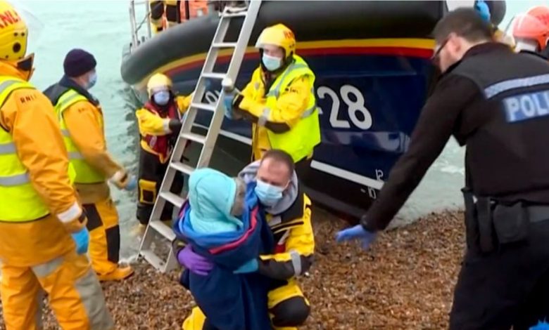 Более 30 мигрантов погибли при крушении лодки в Ла-Манше 1
