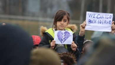 беженцы 25 ноября устроили митинг возле логистического центра на границе