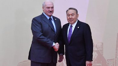 Лукашенко лично поздравил Назарбаева с 30-летием его избрания на пост президента