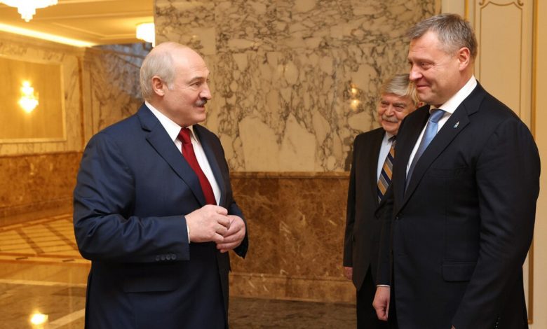 Александр Лукашенко 2 декабря 2021 года встретился с губернатором Астраханской области России Игорем Бабушкиным