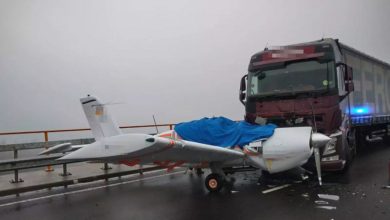 В Германии пилот посадил одномоторный самолет на автомобильный мост