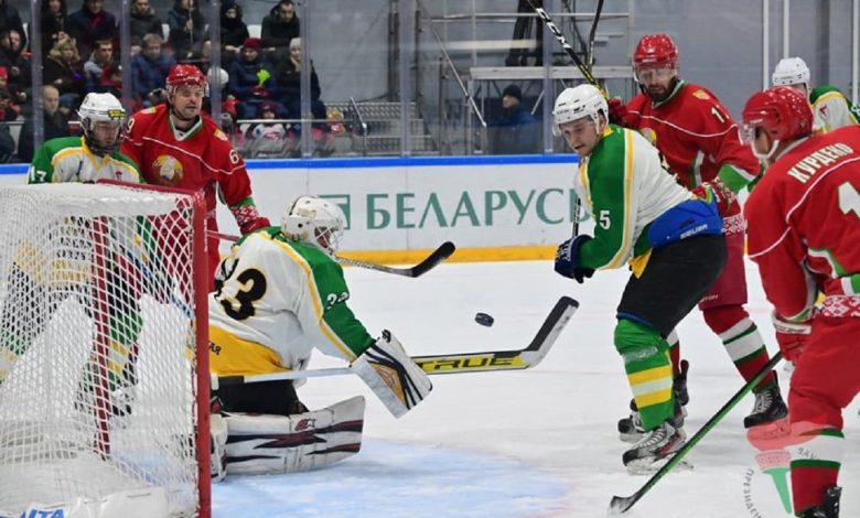 Хоккейная команда президента победила сборную Гомельской области в матче любительского турнира