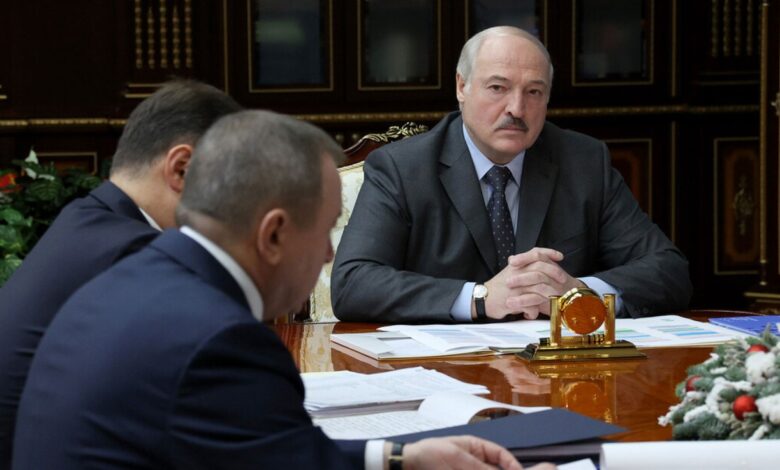 Александр Лукашенко 20 декабря 2021 года принял с докладом Владимира Макея