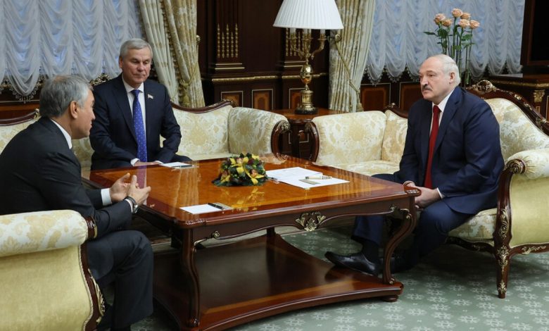 Александр Лукашенко 2 декабря 2021 года встретился с Председателем Государственной думы России Вячеславом Володиным