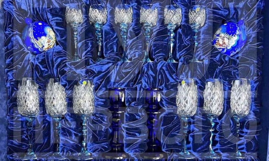 Лукашенко подарил Путину «под елочку» белорусские колбасы, сыры и набор бокалов